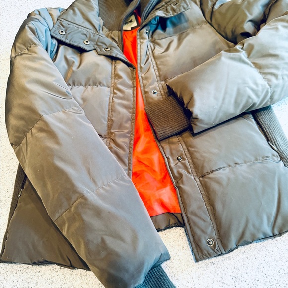 Stylish Olive Green Puffer Jacket - Picture 1 of 4